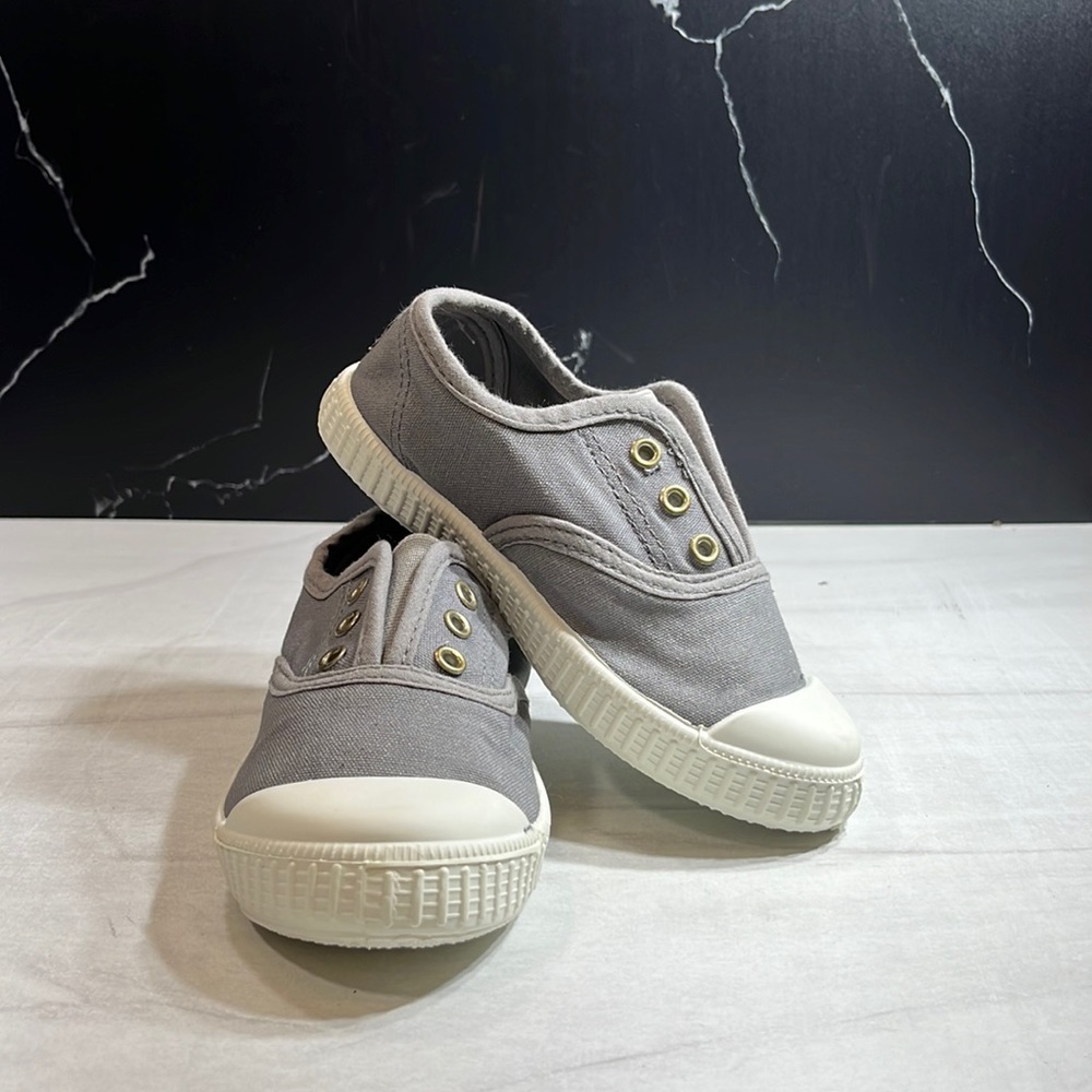 Opoee Toddler Canvas Shoe Gray/White sz 11